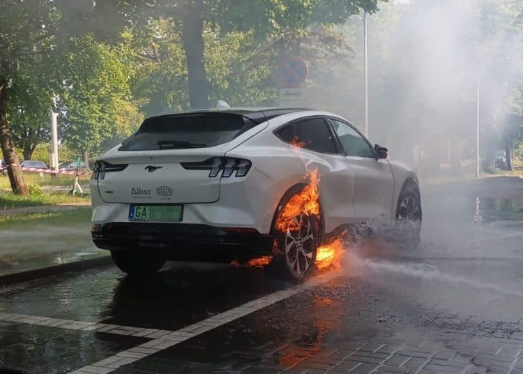 Pożary samochodów elektrycznych w Polsce. Dane Komendy Głównej PSP