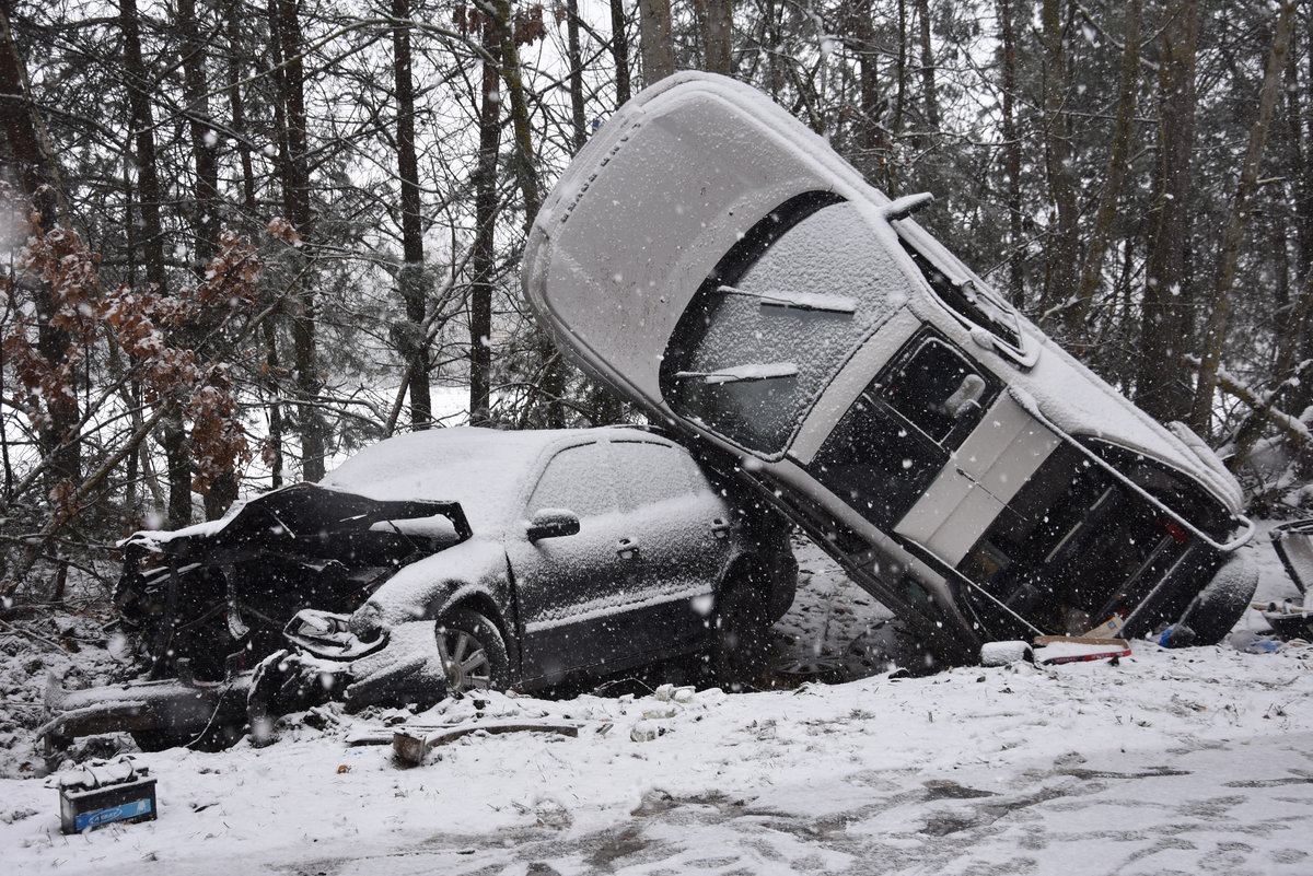 Tragiczny wypadek w Zabielu: Land Rover uderza w Seata, jeden zginął