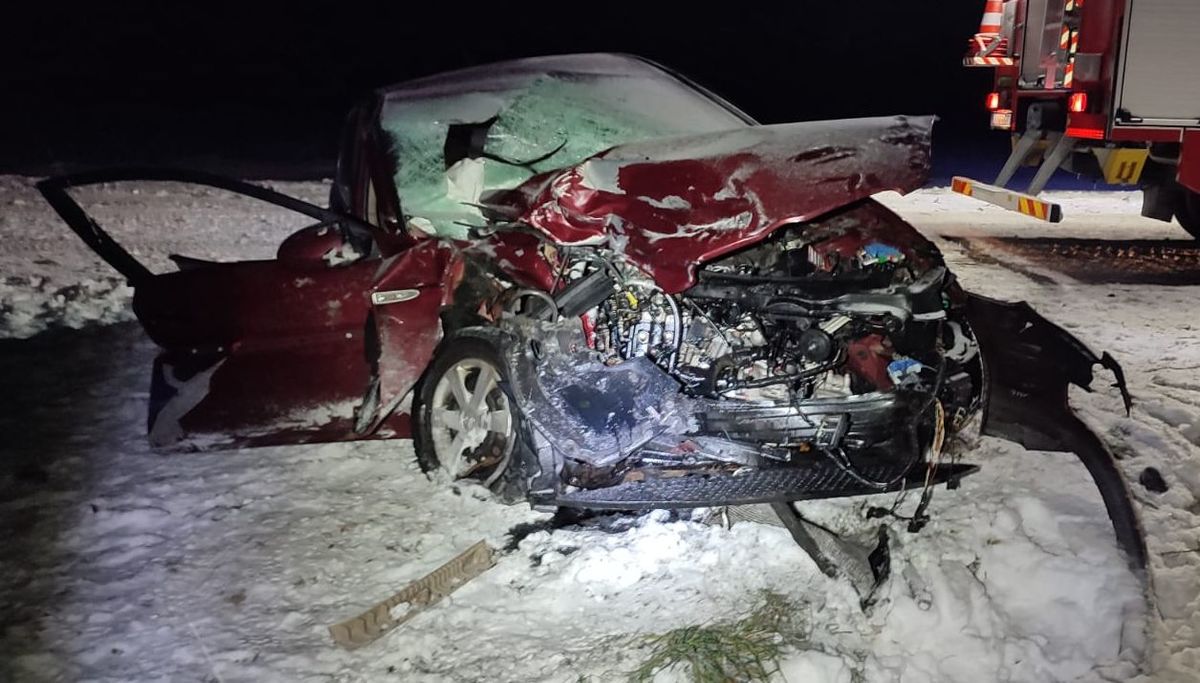 Tragiczny Wypadek w Korolówce: Kierowca Zjechał na Przeciwny Pas Ruchu.
