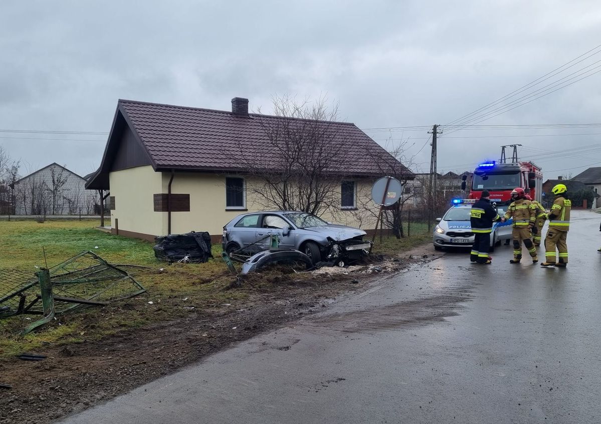 Niebezpieczna Jazda z Ponad 2 Promilami: Kierowca Audi Wjechał w Ogrodzenie